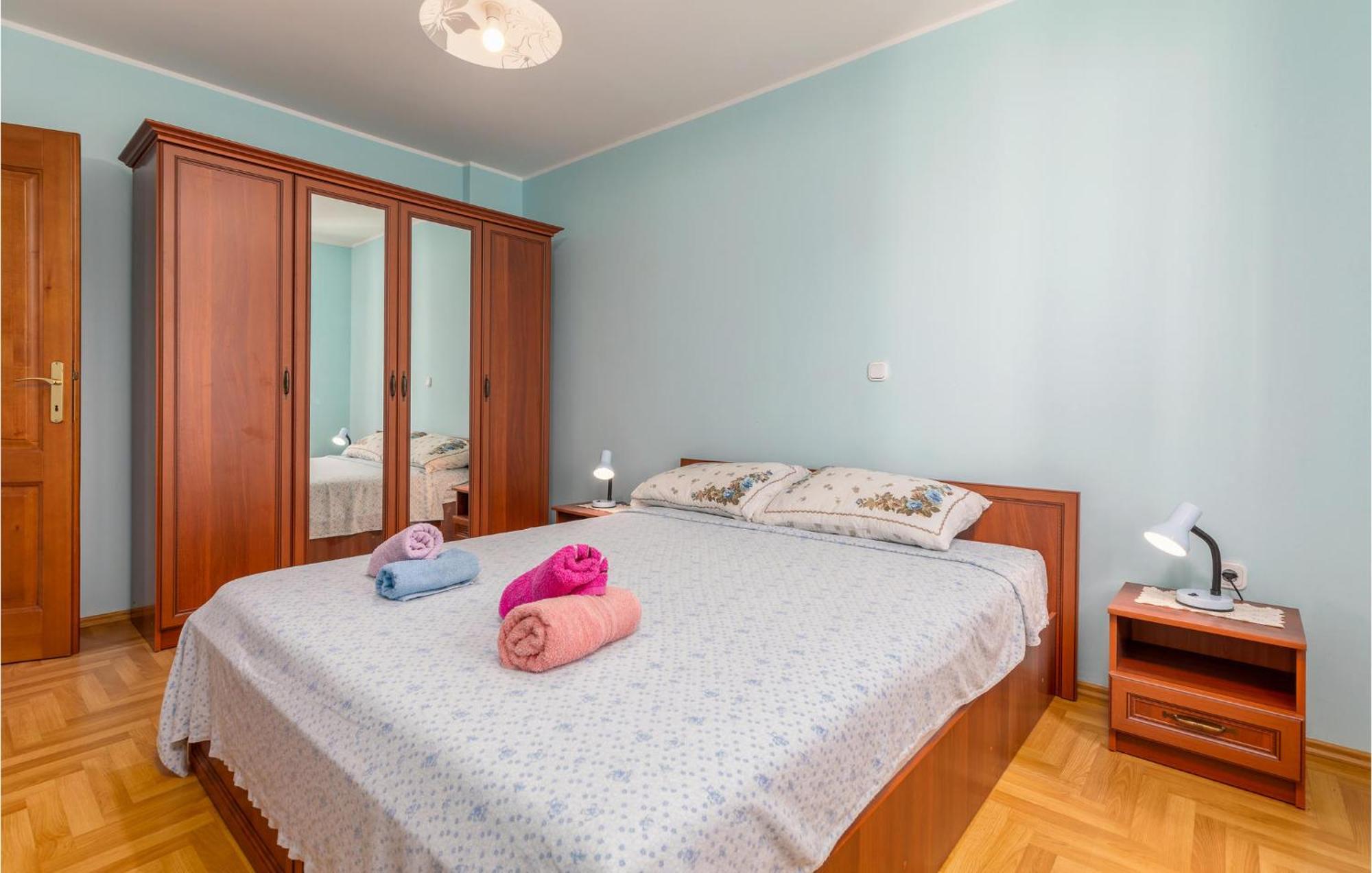 1 Bedroom Amazing In Apartment Pula